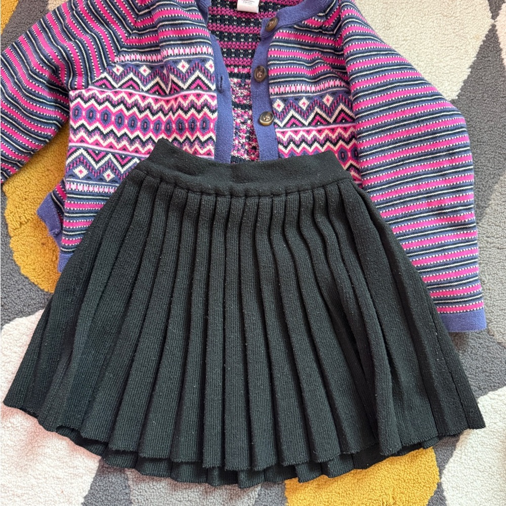 Pleated black skirt